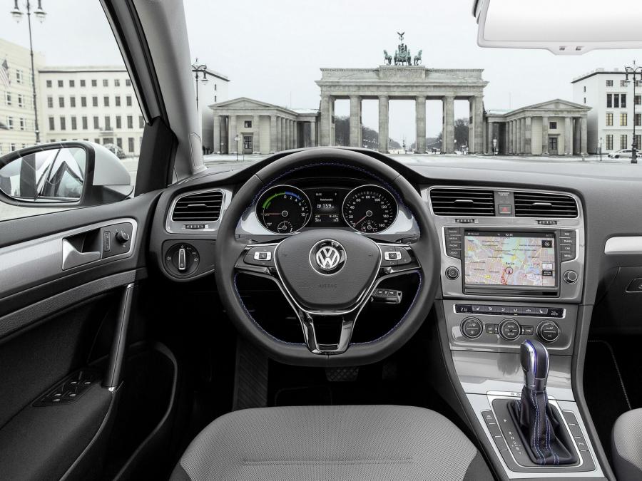  Volkswagen e-Golf 2013 года  (фото 18 из 24)